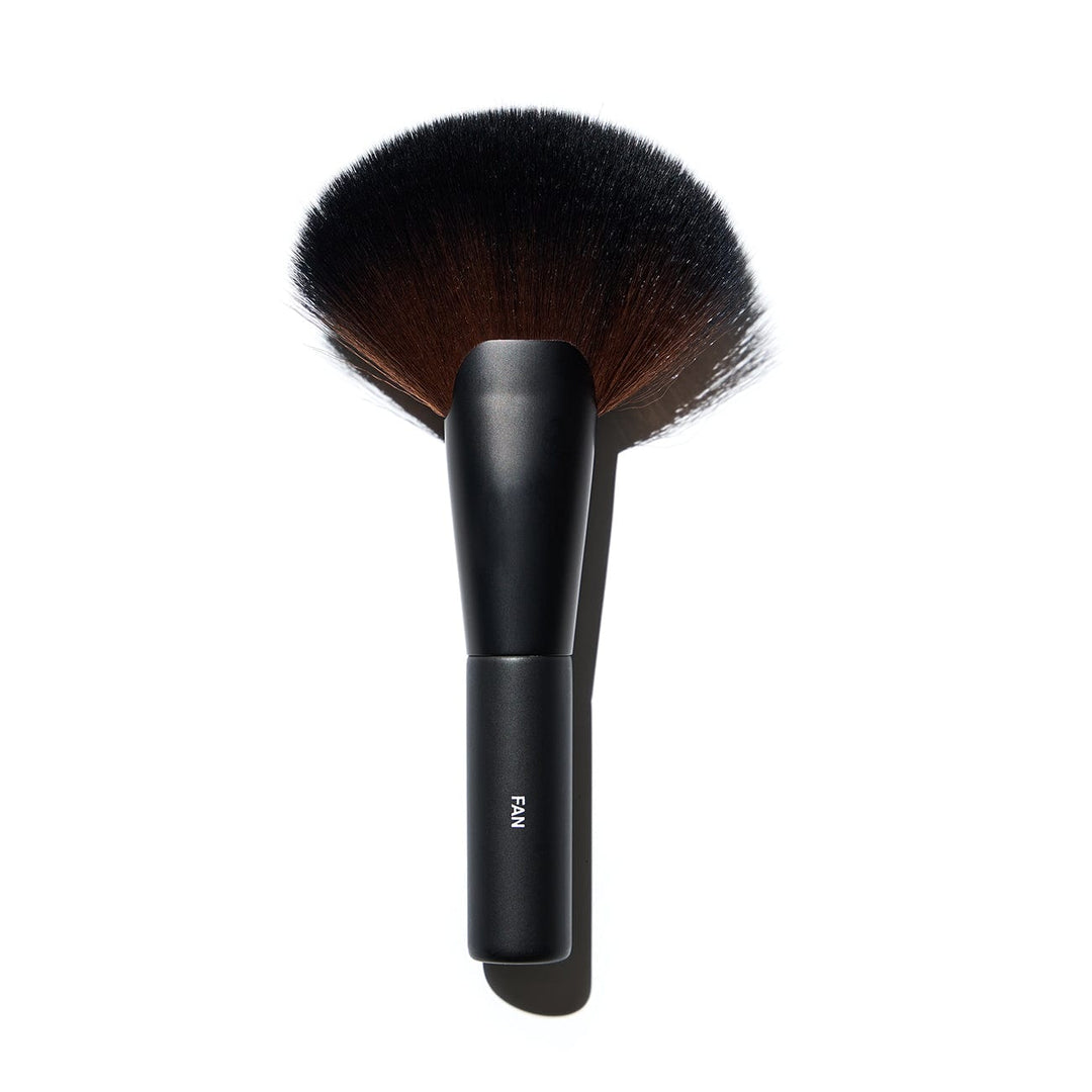 Fan Brush by GEE Beauty